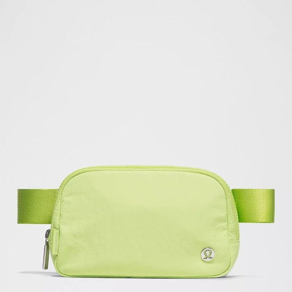 NEW Lululemon Everywhere Belt Bag 1L in Green - Picture 1 of 9